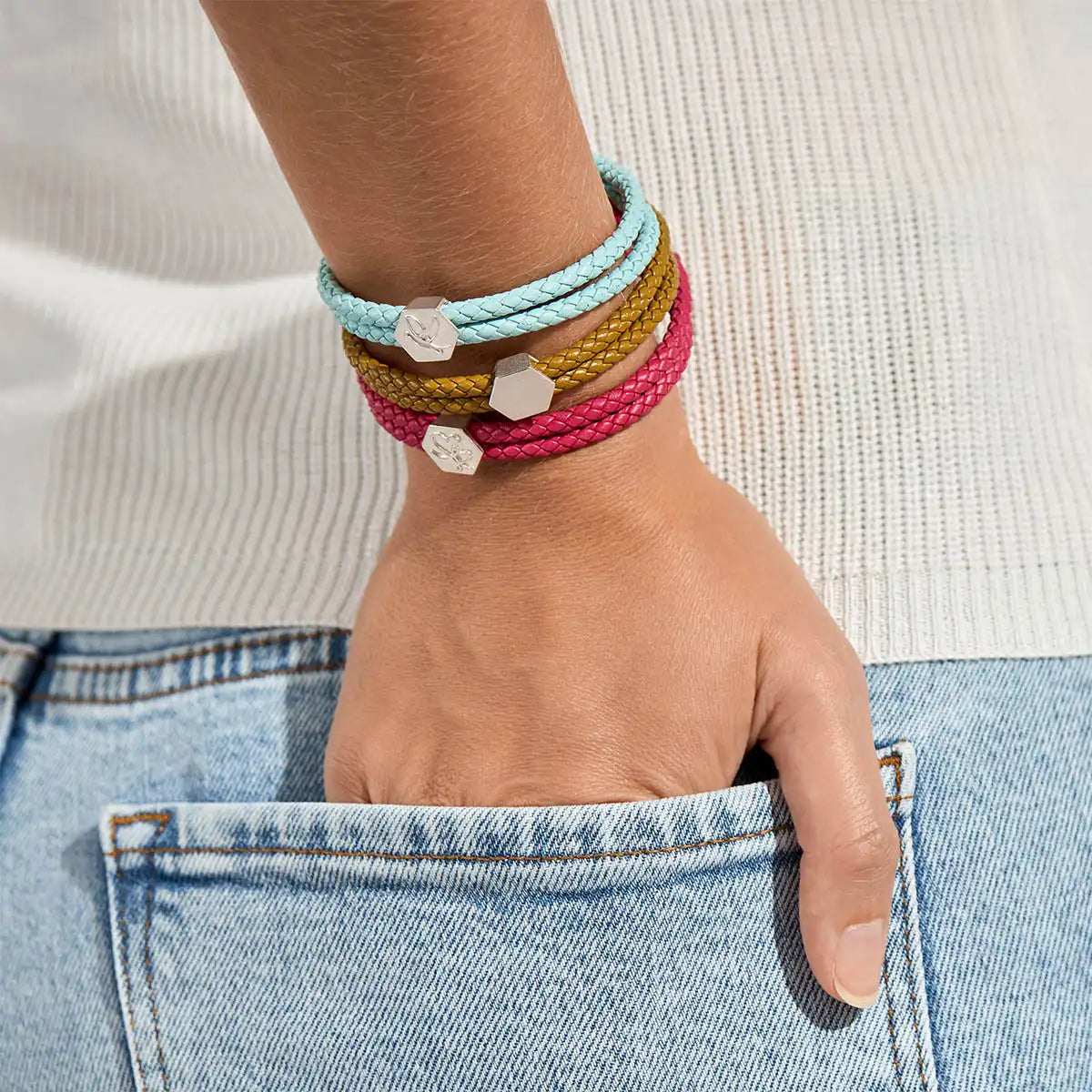 b.yours IN YOU – Nahaufnahme Taube 925 Silber, Lederarmband, Unisex